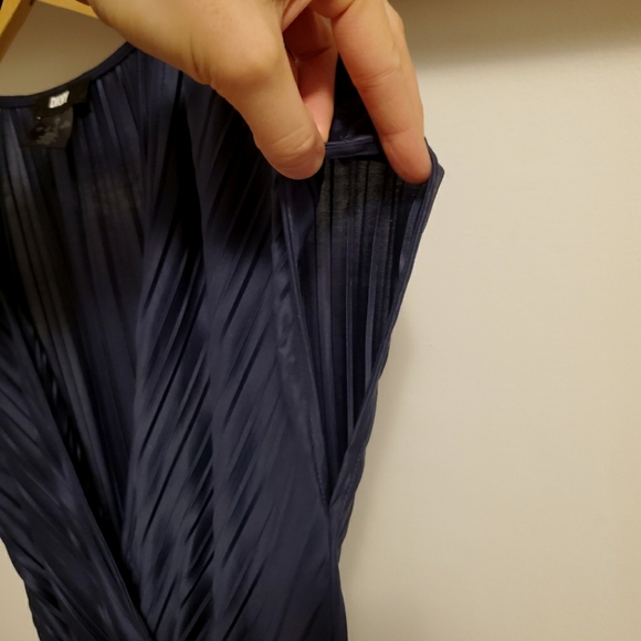 DKNY Women’s Pleated Smocked-Waist V Neck Dress. Dark Blue. Size 14. - Picture 7 of 13